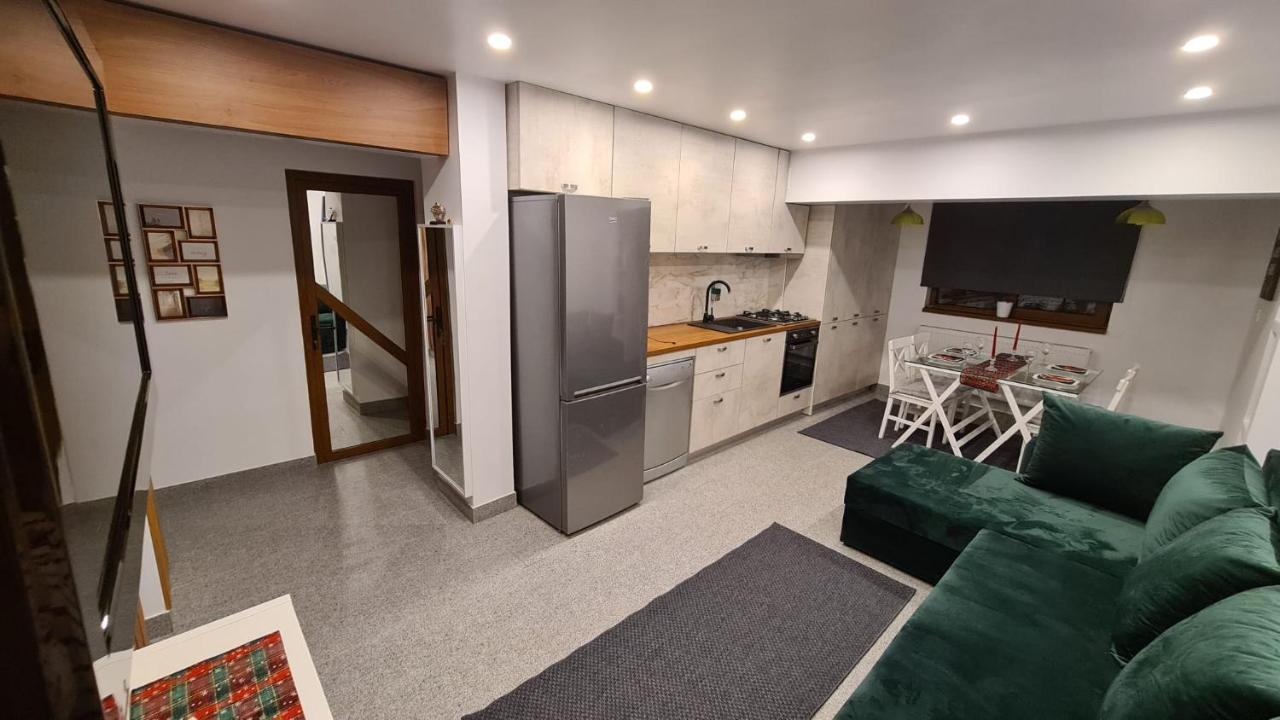 La Fluturi Apartament Leilighet Suceava Eksteriør bilde