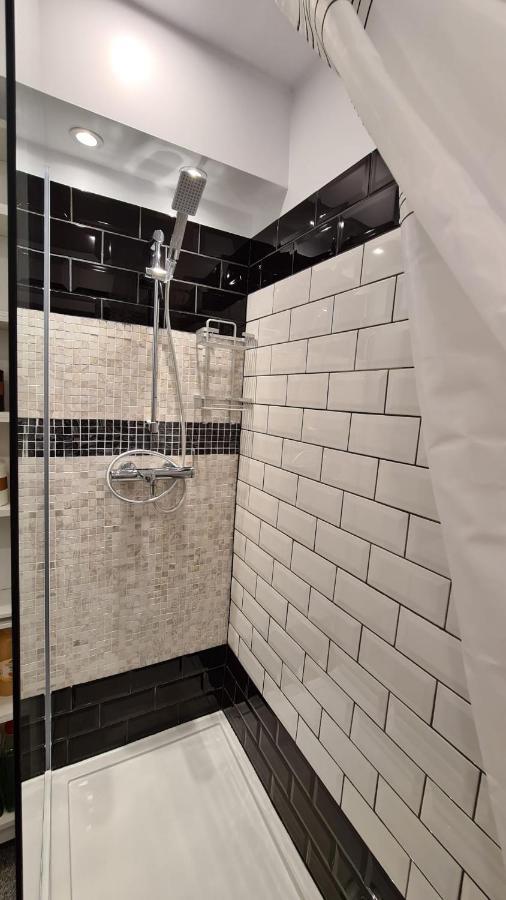 La Fluturi Apartament Leilighet Suceava Eksteriør bilde